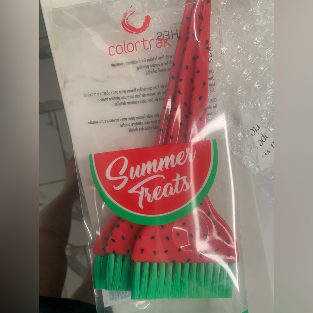 Watermelon tint brushes